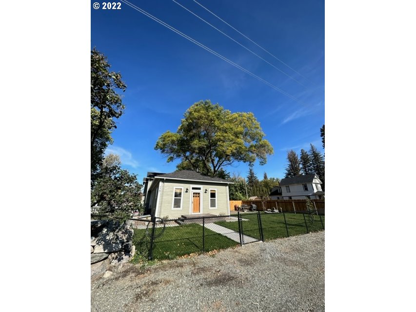 173 West Bryan Street Union, OR 97883 - Photo 31 of 32 a view of a house with a yard and potted plants