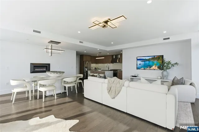 $1,988,000 | 8701 Churchill Road, Unit 1401, North Bergen, NJ 07047