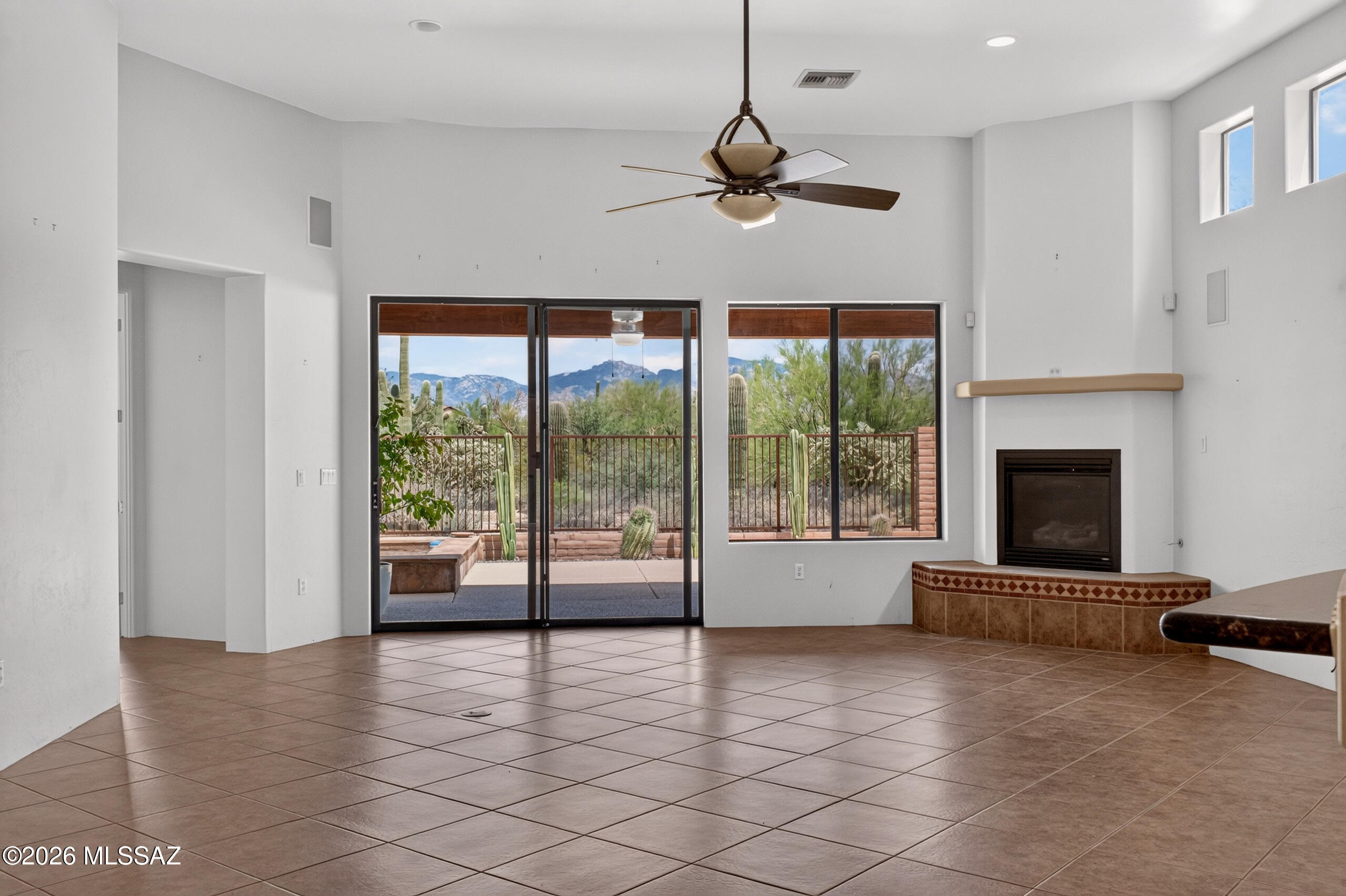 11370 North Moon Ranch Place Marana, AZ 85658 - Photo 8 of 42 Great Room