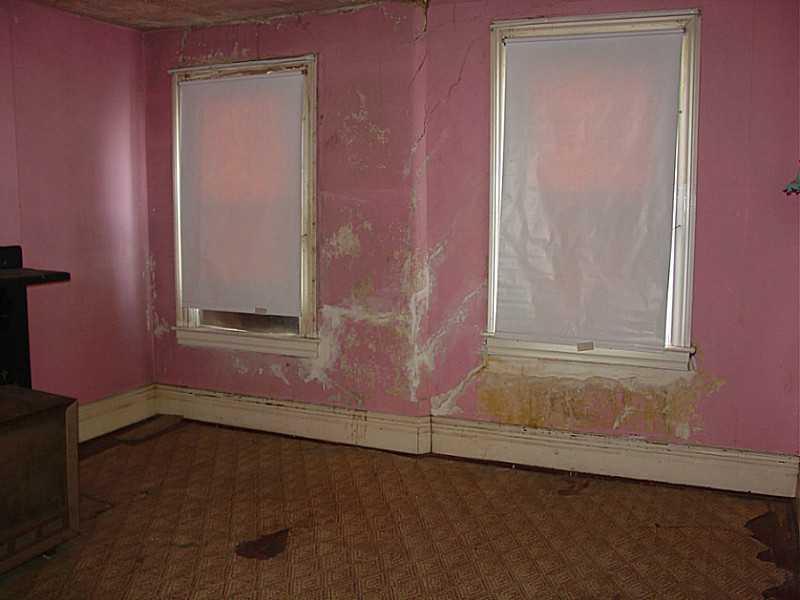 246 South Mathilda Street Bloomfield, PA 15224 - Photo 17 of 21 Bedroom. rear 3rd floor bedroom