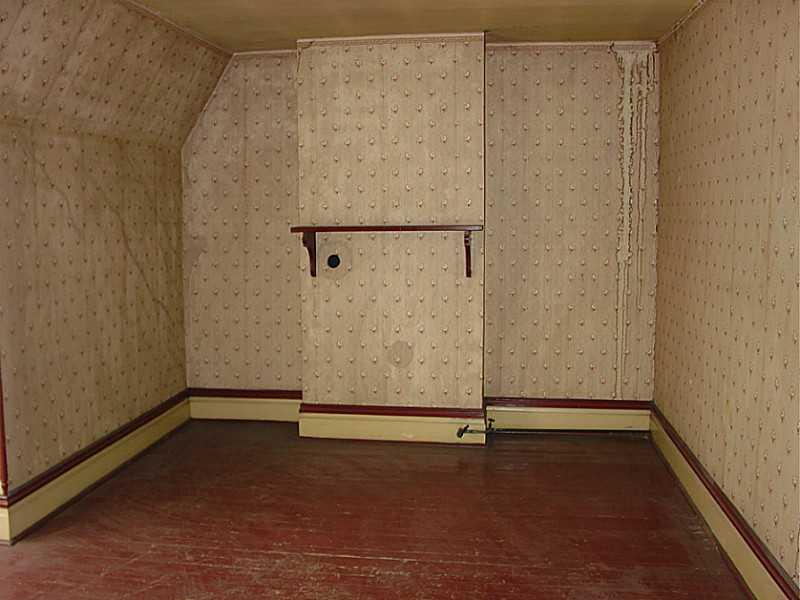 246 South Mathilda Street Bloomfield, PA 15224 - Photo 18 of 21 Bedroom. Front 3rd floor bedroom