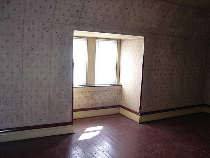 246 South Mathilda Street Bloomfield, PA 15224 - Photo 19 of 21 Bedroom. front 3rd floor bedroom
