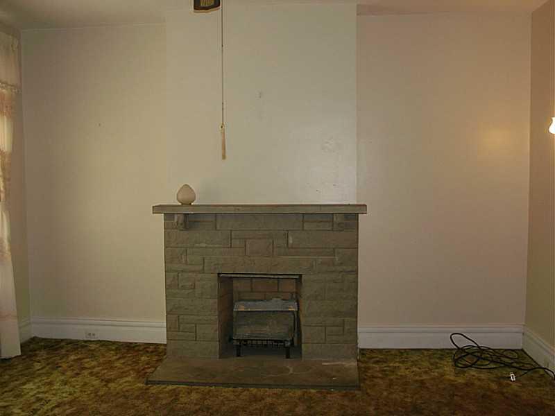 246 South Mathilda Street Bloomfield, PA 15224 - Photo 5 of 21 Living Room.