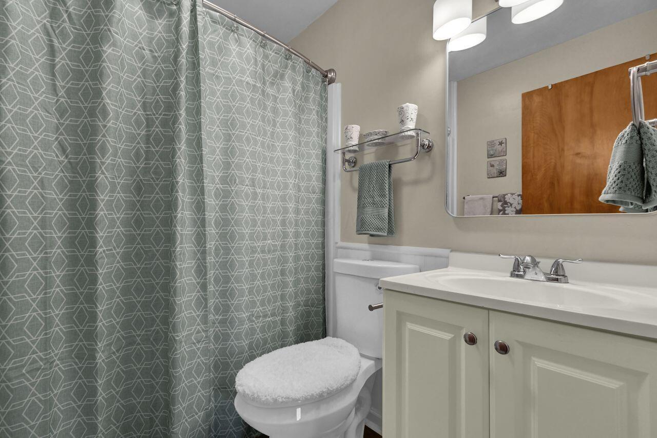 574 South James Road Columbus, OH 43213 - Photo 14 of 24 Bathroom recently updated.