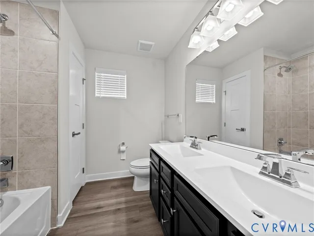 a en suite bathroom with a tub sink and mirror