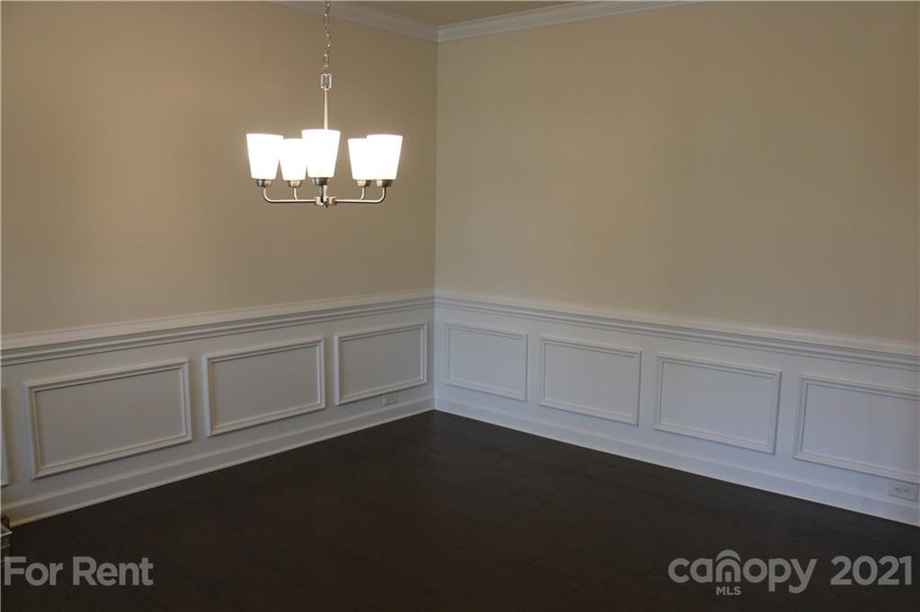 17540 Shearer Road Davidson, NC 28036 - Photo 8 of 27 a view of kitchen cabinets and window