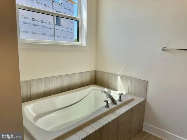 $3,300 | 43362 Farringdon Square, Ashburn, VA 20148