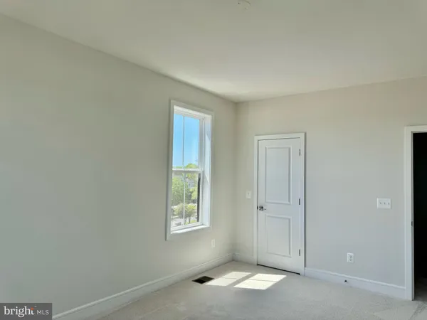 $3,300 | 43362 Farringdon Square, Ashburn, VA 20148