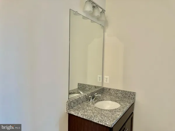 $3,300 | 43362 Farringdon Square, Ashburn, VA 20148