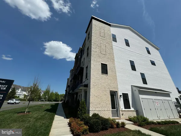 $3,300 | 43362 Farringdon Square, Ashburn, VA 20148