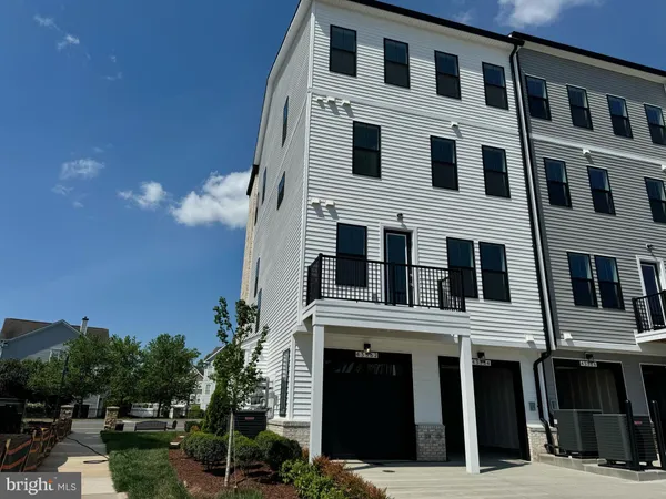 $3,300 | 43362 Farringdon Square, Ashburn, VA 20148