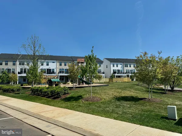 $3,300 | 43362 Farringdon Square, Ashburn, VA 20148