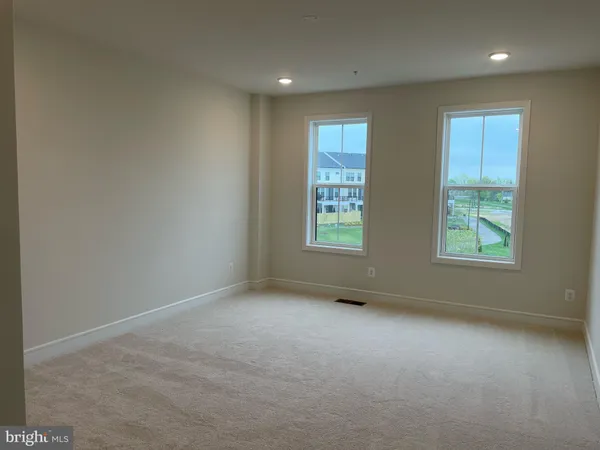 $3,300 | 43362 Farringdon Square, Ashburn, VA 20148