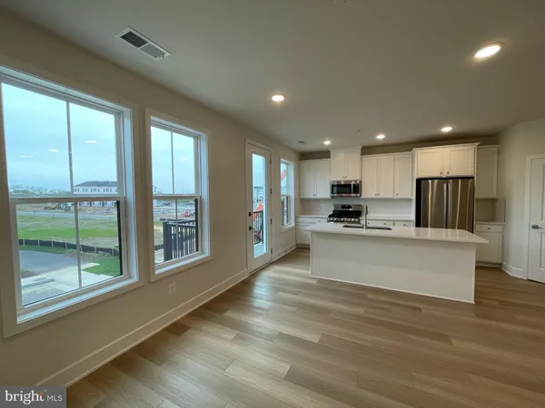 $3,300 | 43362 Farringdon Square, Ashburn, VA 20148