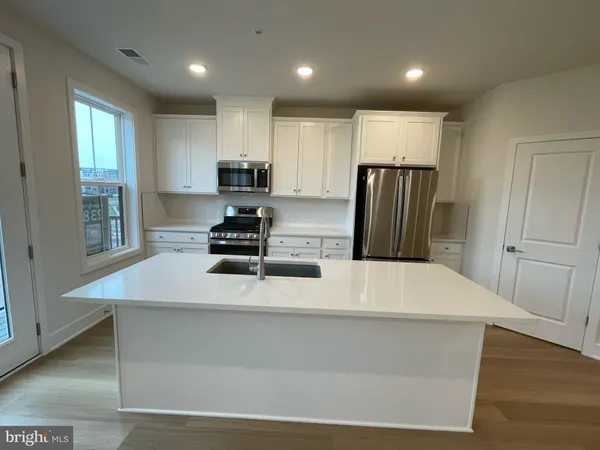 $3,300 | 43362 Farringdon Square, Ashburn, VA 20148