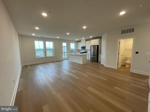 $3,300 | 43362 Farringdon Square, Ashburn, VA 20148