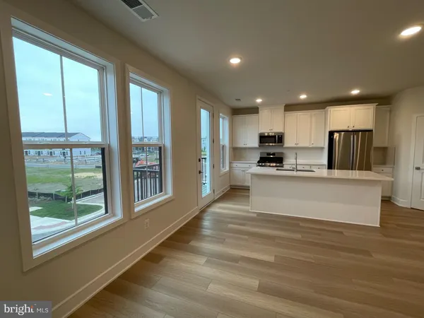 $3,300 | 43362 Farringdon Square, Ashburn, VA 20148