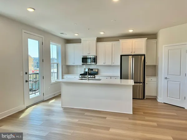 $3,300 | 43362 Farringdon Square, Ashburn, VA 20148