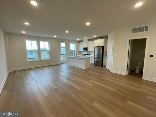 $3,300 | 43362 Farringdon Square, Ashburn, VA 20148