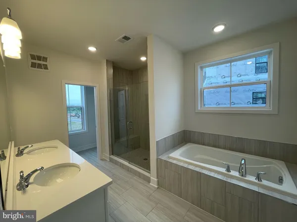 $3,300 | 43362 Farringdon Square, Ashburn, VA 20148