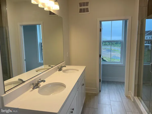 $3,300 | 43362 Farringdon Square, Ashburn, VA 20148