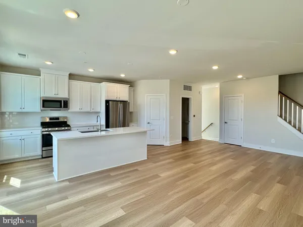 $3,300 | 43362 Farringdon Square, Ashburn, VA 20148