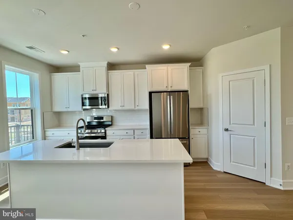 $3,300 | 43362 Farringdon Square, Ashburn, VA 20148