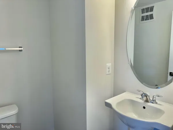 $3,300 | 43362 Farringdon Square, Ashburn, VA 20148