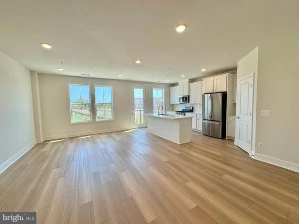 $3,300 | 43362 Farringdon Square, Ashburn, VA 20148