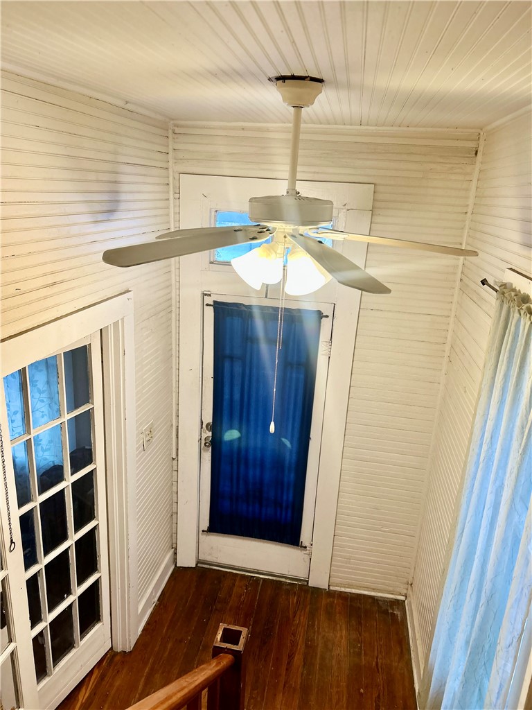 2123 Ellis Street Brunswick, GA 31520 - Photo 16 of 19 Front door