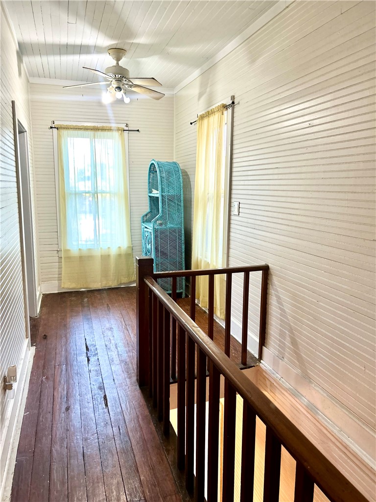 2123 Ellis Street Brunswick, GA 31520 - Photo 18 of 19 2nd floor landing
