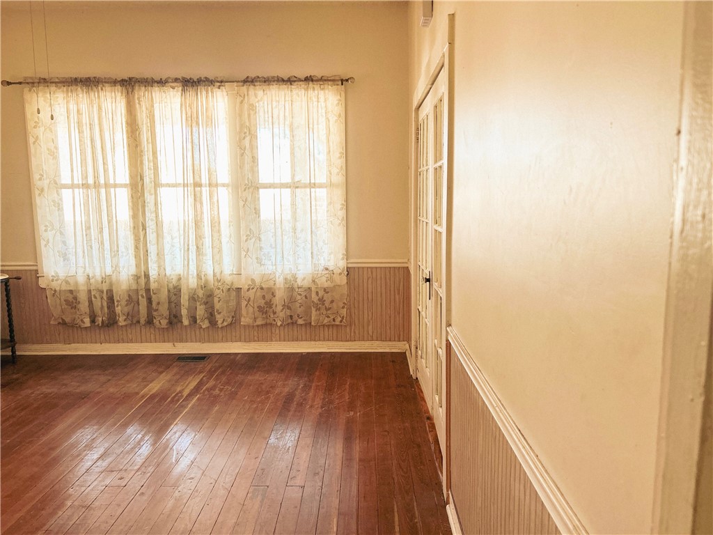 2123 Ellis Street Brunswick, GA 31520 - Photo 4 of 19 living room