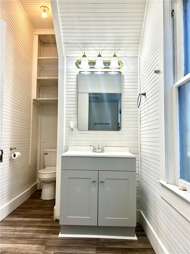 2123 Ellis Street Brunswick, GA 31520 - Photo 6 of 19 1st floor bathroom