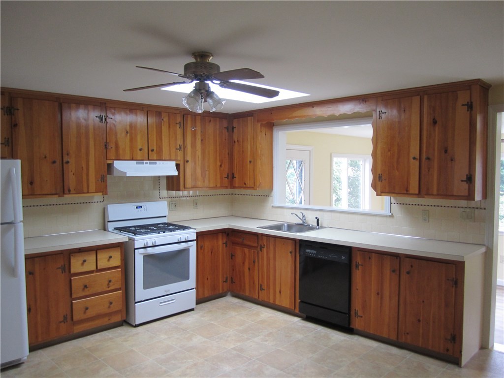 457 River Road Lincoln, RI 02865 - Photo 4 of 18