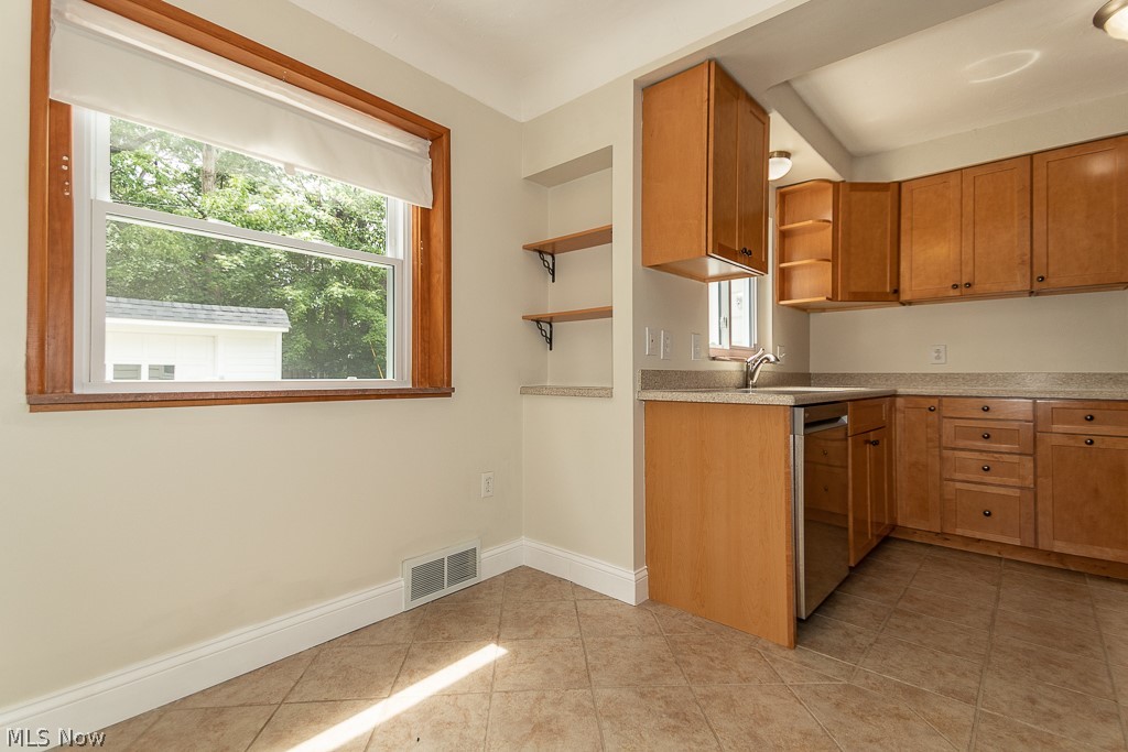 2338 Charney Road Cleveland, OH 44118 - Photo 16 of 24 Gallery Image 16