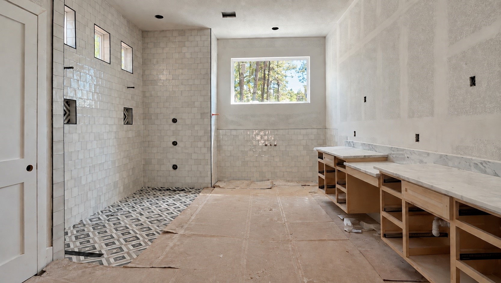 181 Branding Iron Road Huntsville, TX 77340 - Photo 15 of 21 Current Photo - Master Bath 9/20