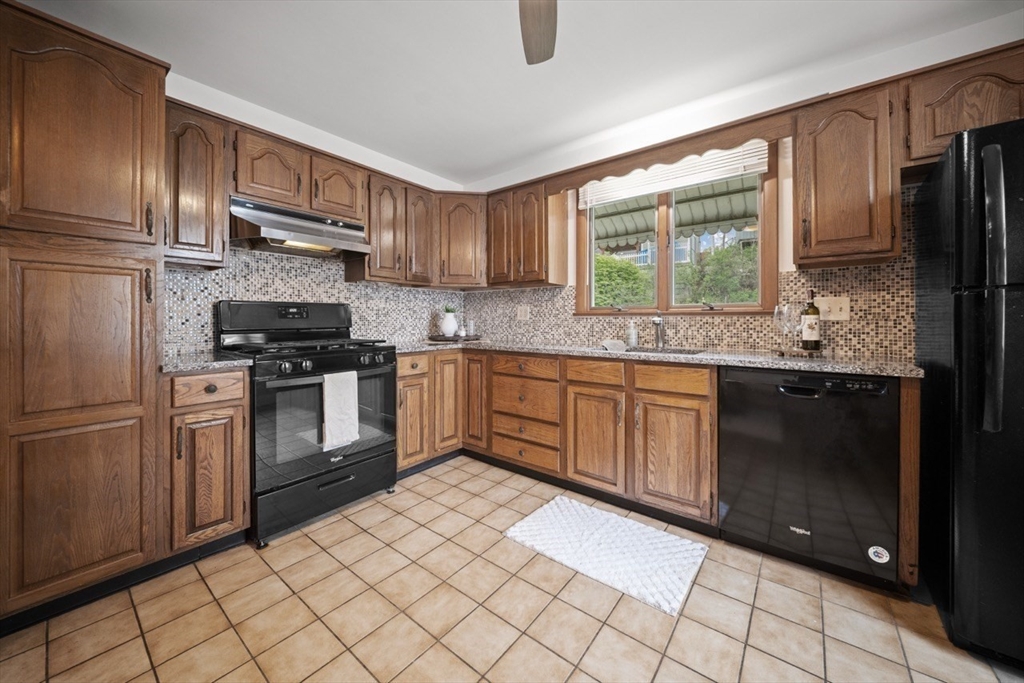 1180 Main Street, Unit 2 Waltham, MA 02451 - Photo 8 of 32