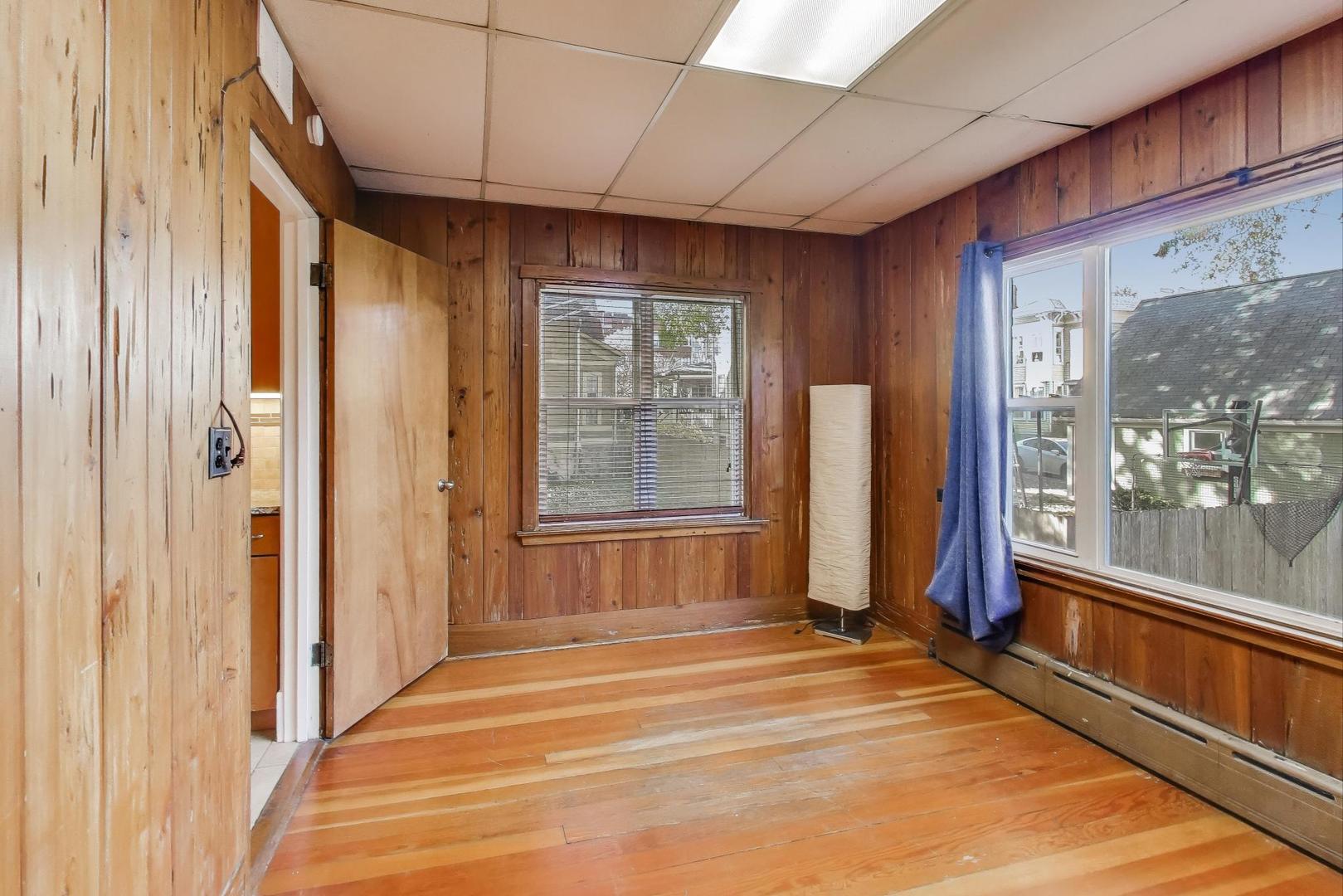 916 Pleasant Street, Unit 1 Oak Park, IL 60302 - Photo 15 of 23 a view of a entryway door