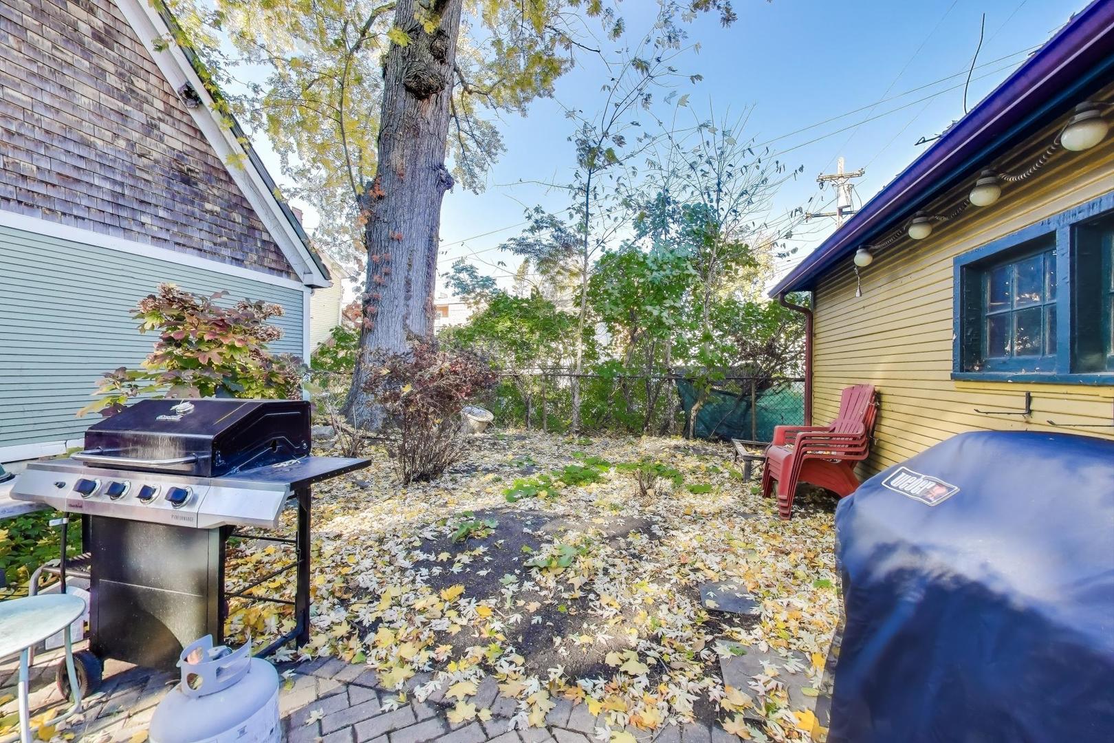 916 Pleasant Street, Unit 1 Oak Park, IL 60302 - Photo 21 of 23 a view of a chairs and table in backyard