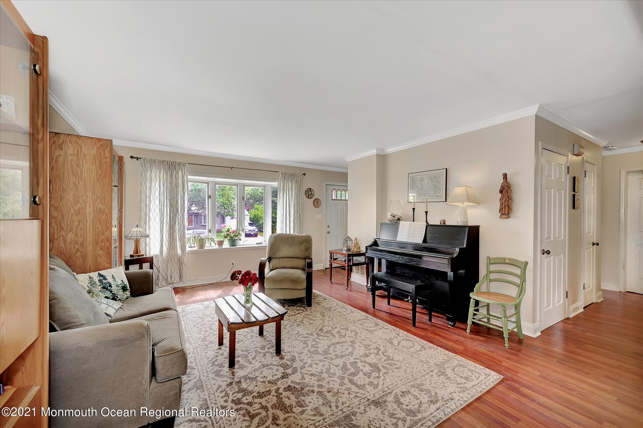 9 Sedgwick Road Hamilton, NJ 08690 - Photo 13 of 26 9 Sedgwick Rd Living Room