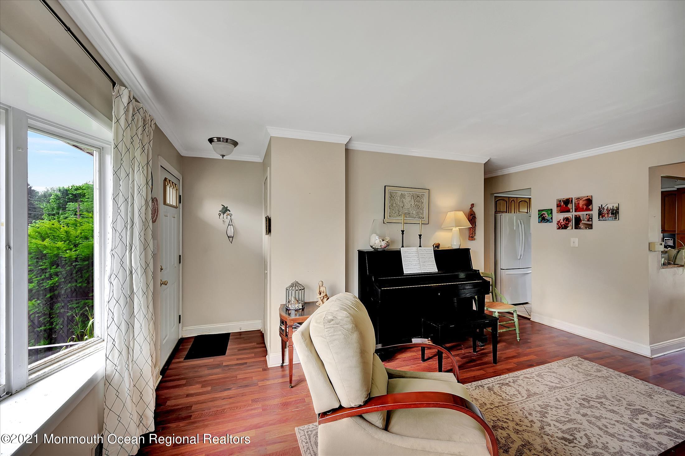 9 Sedgwick Road Hamilton, NJ 08690 - Photo 4 of 26 9 Sedgwick Rd Entrance Hallway Area
