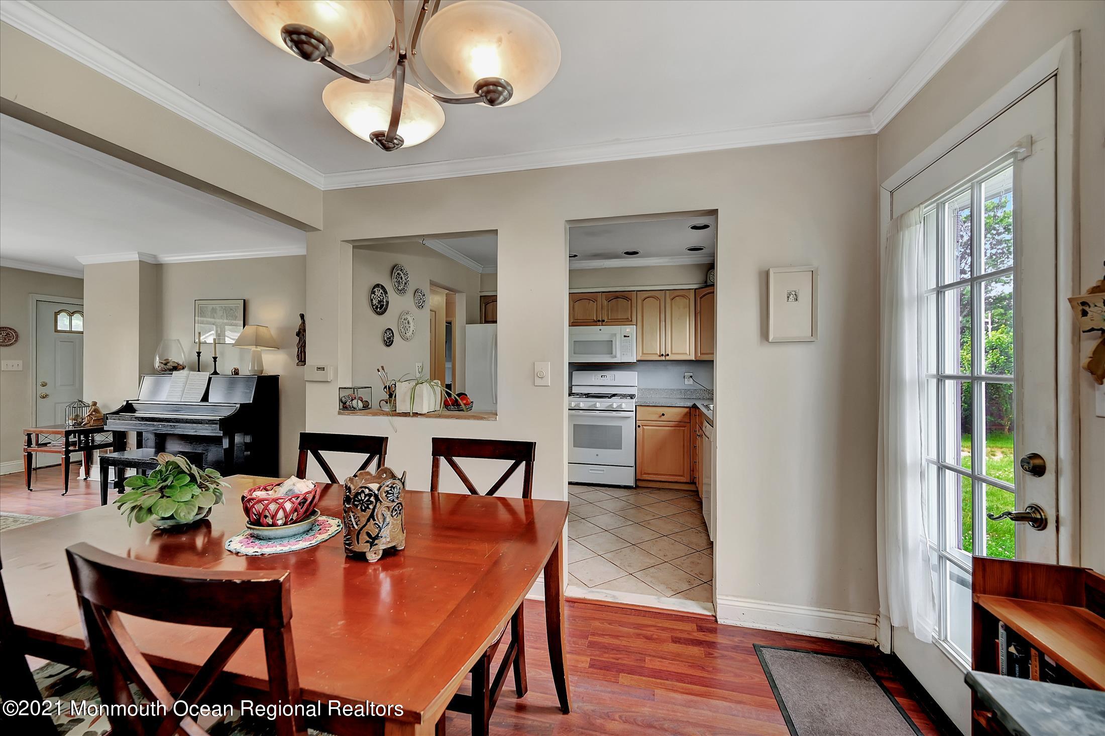9 Sedgwick Road Hamilton, NJ 08690 - Photo 6 of 26 9 Sedgwick Rd Dining Room to Kitchen