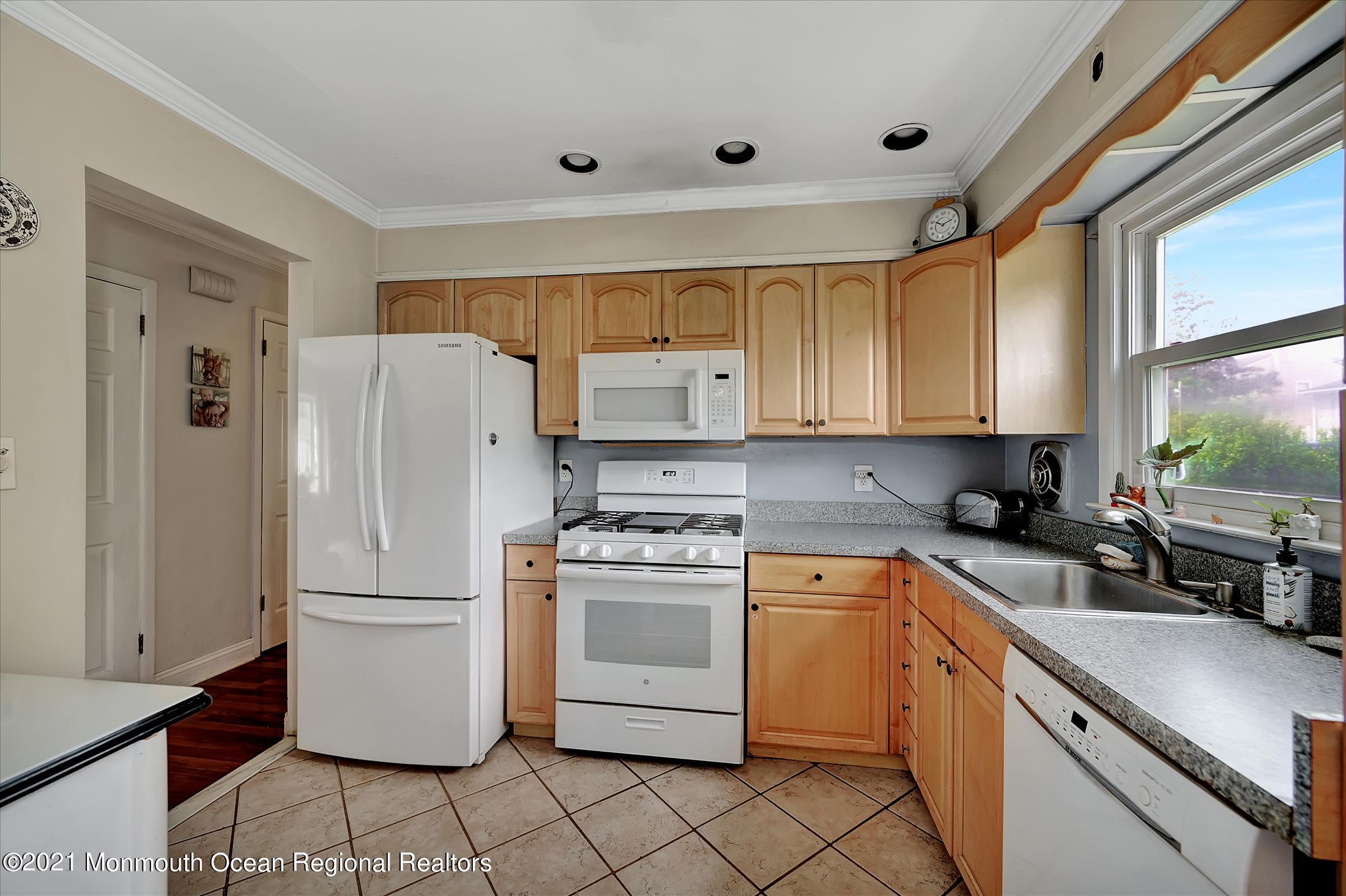 9 Sedgwick Road Hamilton, NJ 08690 - Photo 9 of 26 9 Sedgwick Rd Kitchen