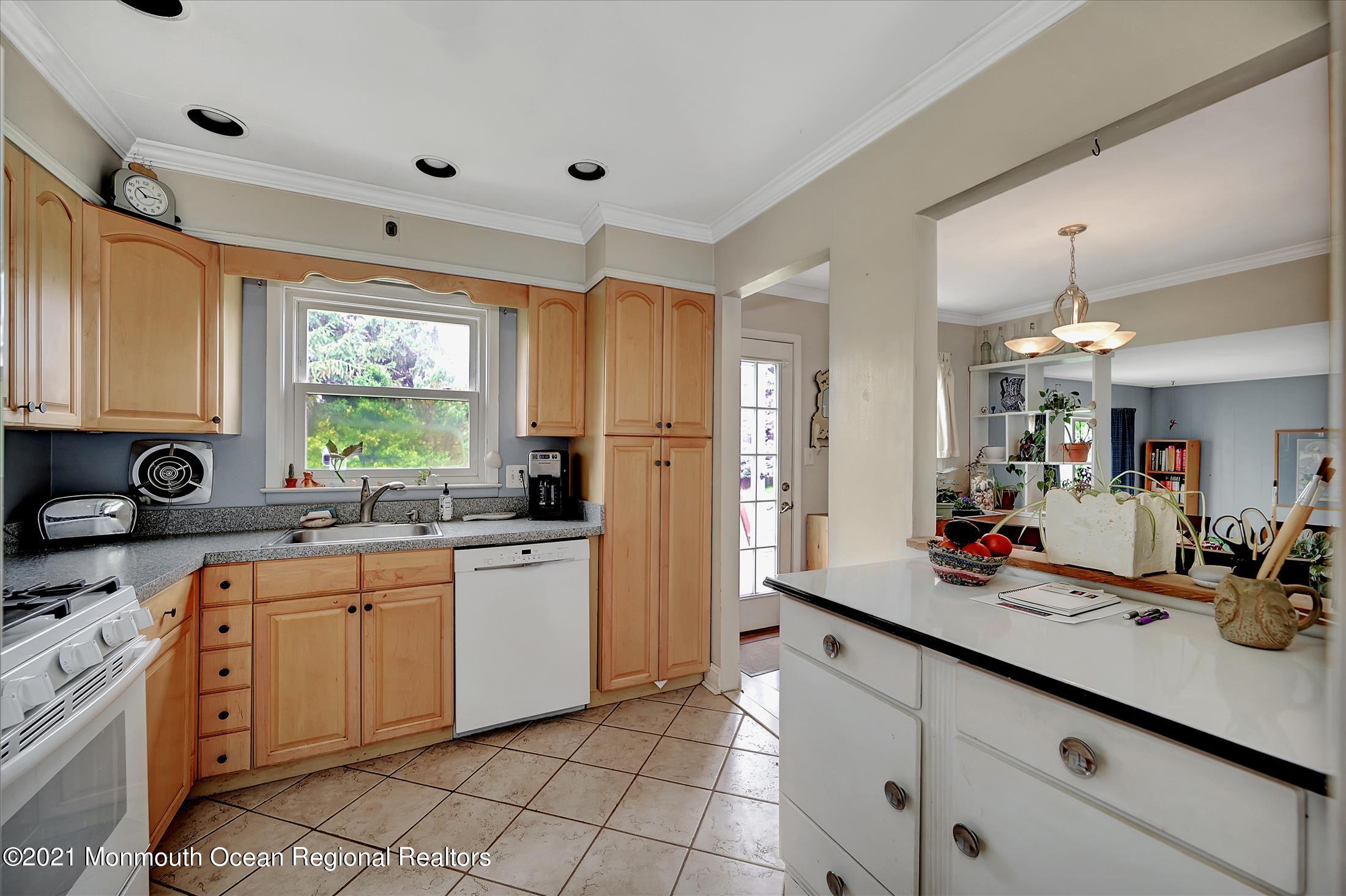 9 Sedgwick Road Hamilton, NJ 08690 - Photo 10 of 26 9 Sedgwick Rd Kitchen