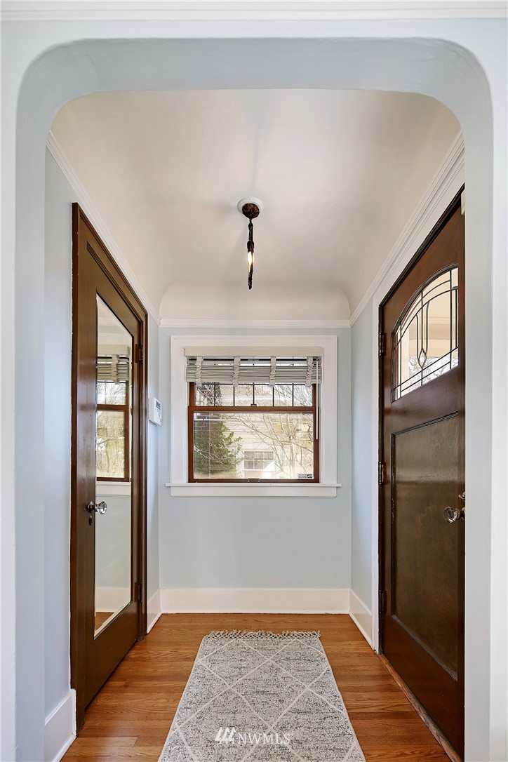 534 North 79th Street Seattle, WA 98103 - Photo 4 of 36 Gallery Image 4