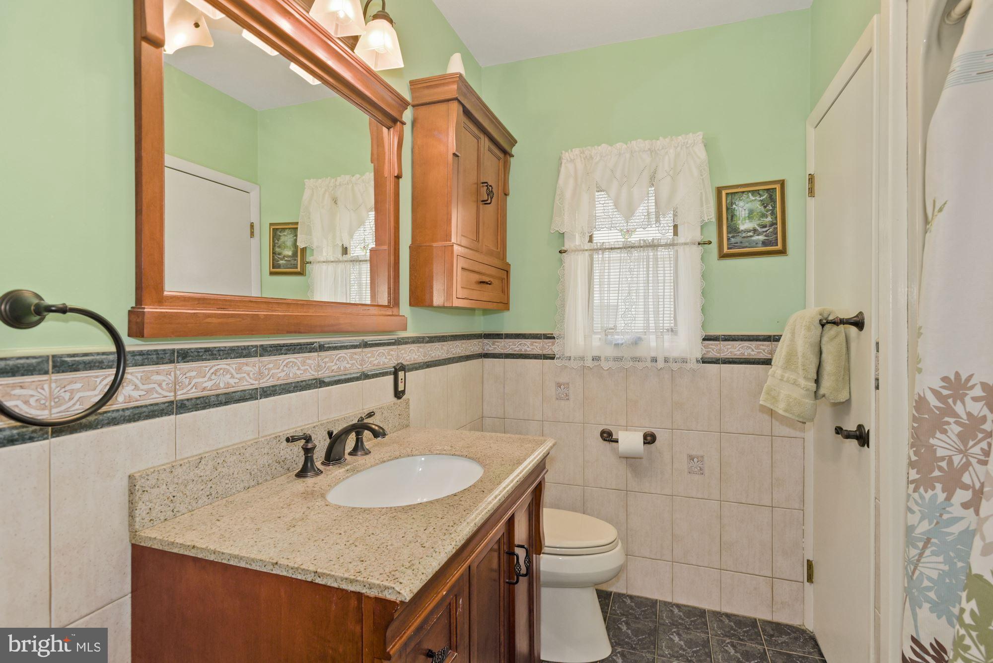 187 Carlisle Road Audubon, NJ 08106 - Photo 28 of 36 First Floor Full Bathroom
