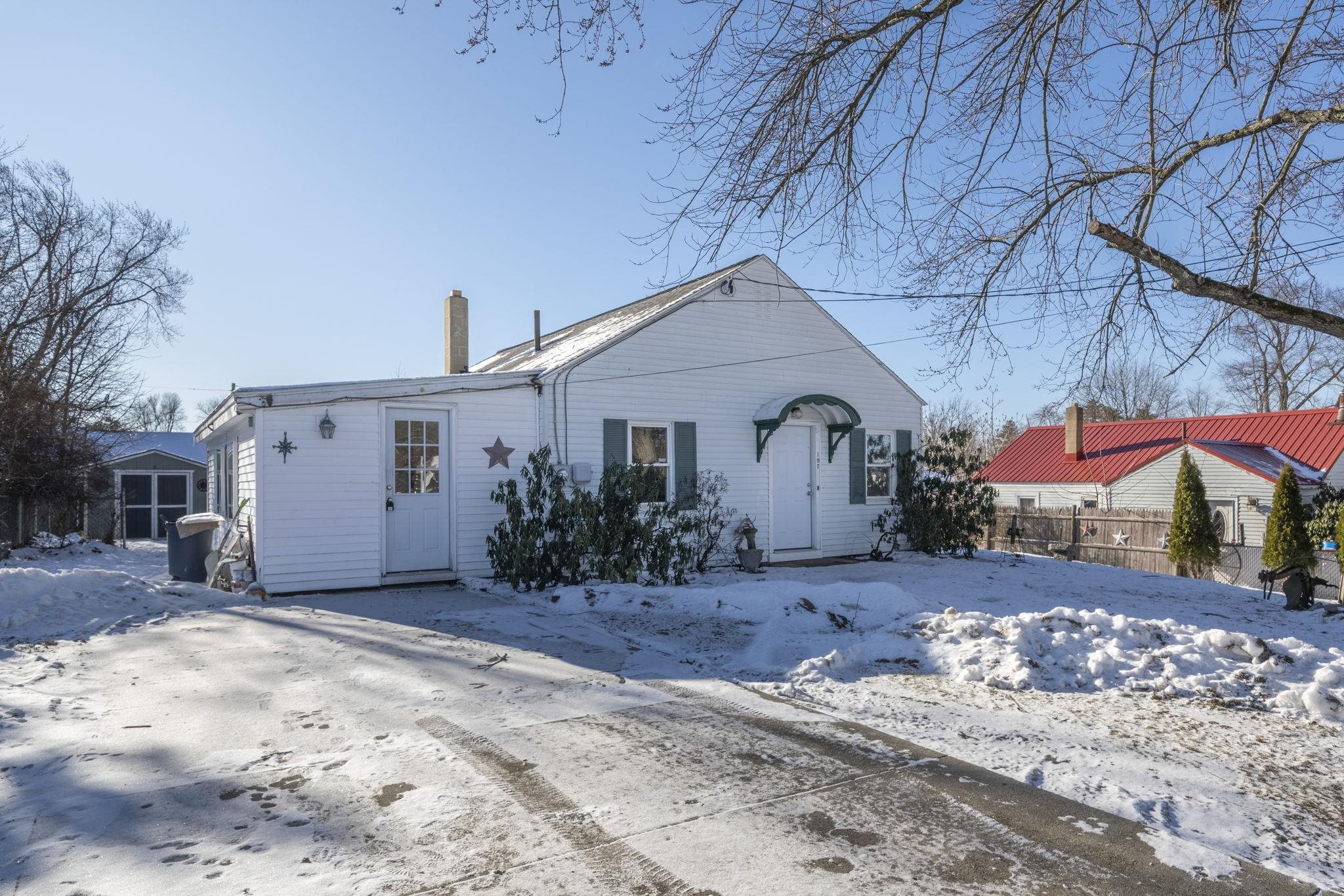 197 Melrose Street Manchester, NH 03109 - Photo 2 of 34