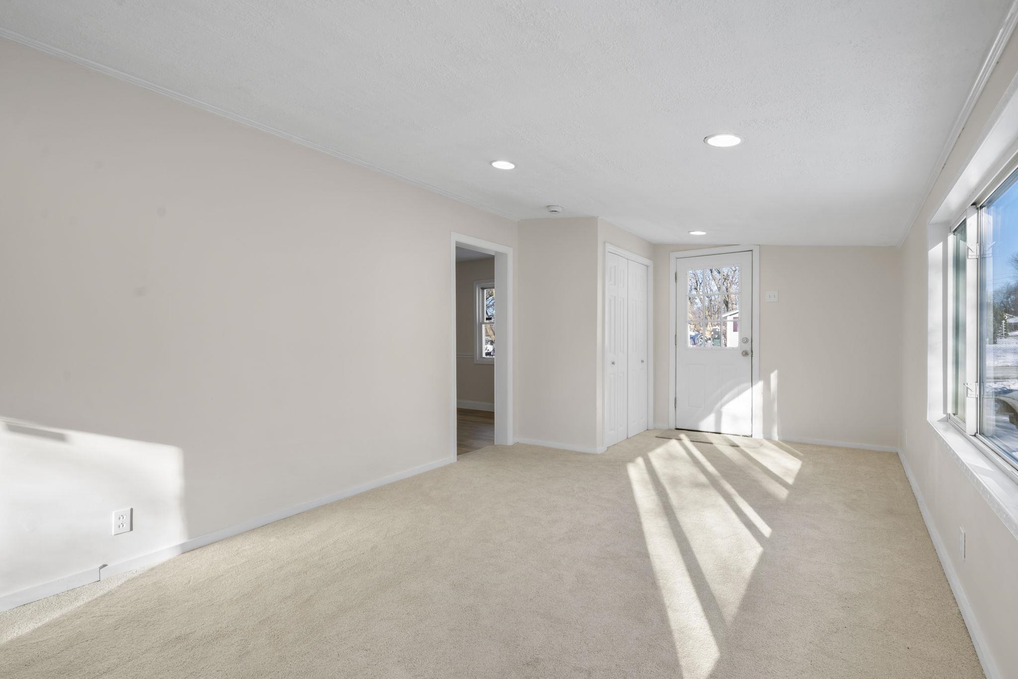 197 Melrose Street Manchester, NH 03109 - Photo 22 of 34