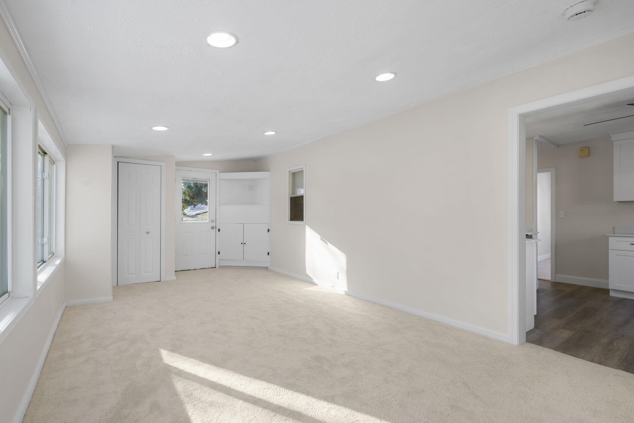 197 Melrose Street Manchester, NH 03109 - Photo 23 of 34