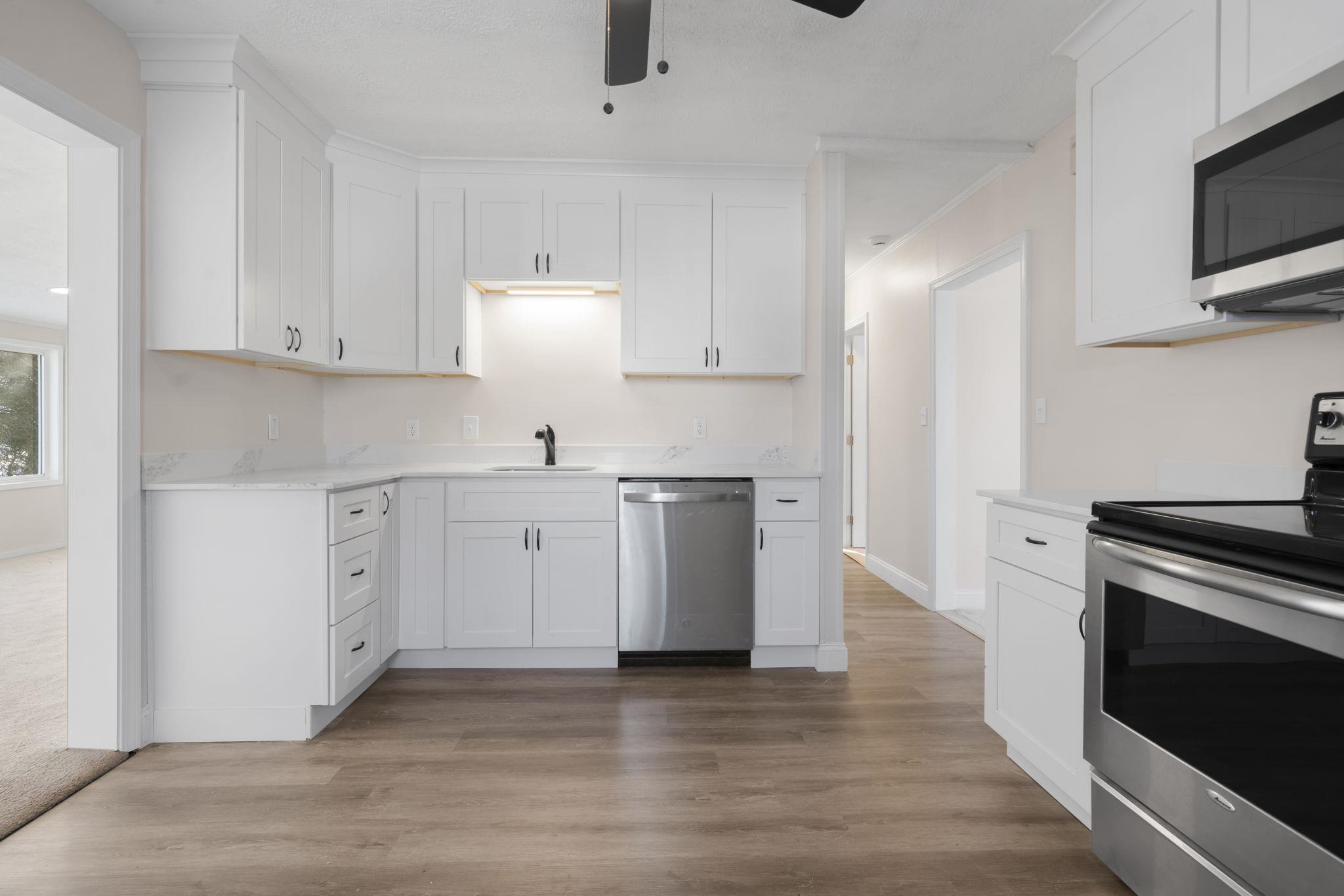 197 Melrose Street Manchester, NH 03109 - Photo 3 of 34